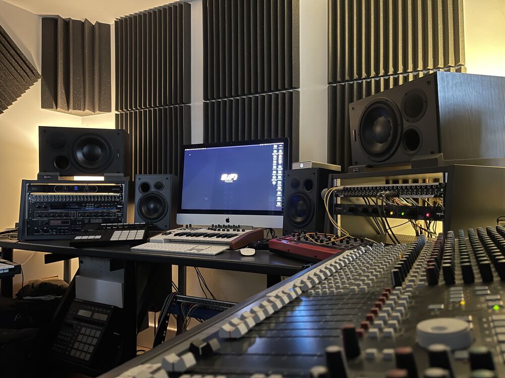 Mixing console